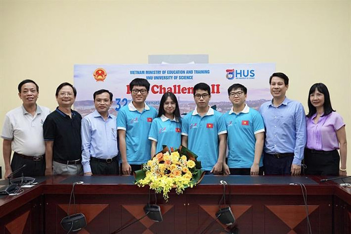 4 học sinh đội tuyển quốc gia Việt Nam dự thi Olympic Sinh học quốc tế năm 2021 cùng lãnh đạo Cục Quản lý chất lượng (Bộ Giáo dục và Đào tạo) và các thầy cô giáo - Ảnh:Bộ Giáo dục và Đào tạo 4 học sinh đội tuyển quốc gia Việt Nam dự thi Olympic Sinh học quốc tế năm 2021 cùng lãnh đạo Cục Quản lý chất lượng (Bộ Giáo dục và Đào tạo) và các thầy cô giáo - Ảnh:Bộ Giáo dục và Đào tạo