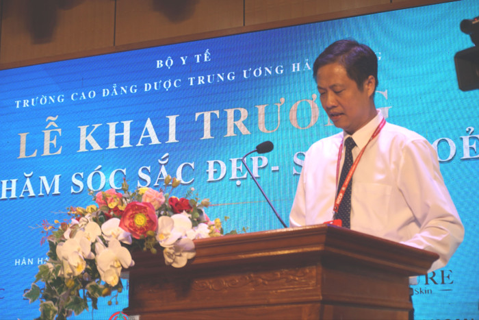 Tiến sĩ Trần Bá Kiên – Hiệu trưởng Trường Cao đẳng Dược Trung ương Hải Dương phát biểu tại chương trình (Ảnh: Ngọc Mai). DSC04690.JPG