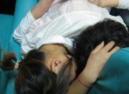 Những gương mặt non choẹt, trên người còn khoác áo đồng phục nhưng tỏ ra rất 'sành sỏi' chuyện 'phòng the'. (Ảnh minh họa). Những gương mặt non choẹt, trên người còn khoác áo đồng phục nhưng tỏ ra rất 'sành sỏi' chuyện 'phòng the'. (Ảnh minh họa).