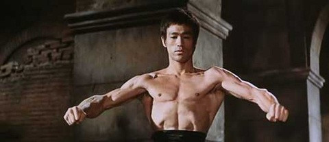 Có người nói rằng Lý đột tử do luyện công quá độ Lật lại hồ sơ cái chết đột ngột của Lý Tiểu Long