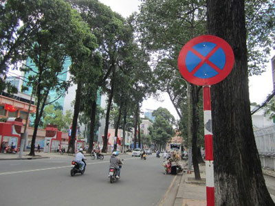 Nhiều tuyến đường cấm đỗ xe theo giờ và theo ngày chẵn lẻ ảnh 1 Nhiều tuyến đường cấm đỗ xe theo giờ và theo ngày chẵn lẻ ảnh 1