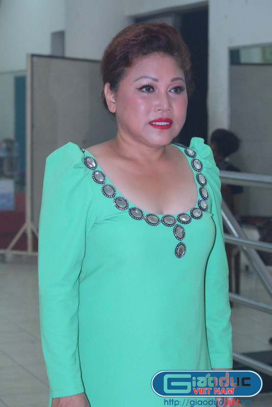 Thân hình &quot;mi nhon&quot; của nàng &quot;họa mi núi rừng&quot;.