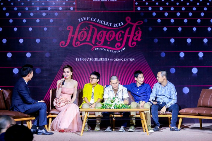 Nữ ca sĩ chia sẻ thông tin về live concert cùng e-kíp thực hiện. Nữ ca sĩ chia sẻ thông tin về live concert cùng e-kíp thực hiện.