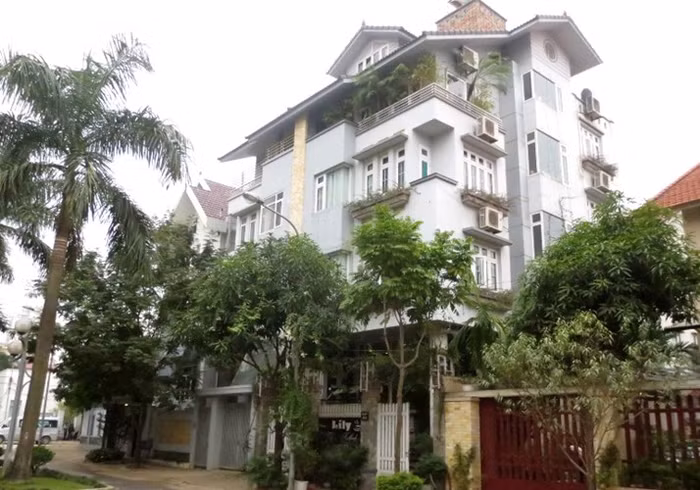 Theo dự án cầu Nhật Tân ban đầu được phê duyệt vào tháng 3/2006, thì toàn bộ khu biệt thự Vườn Đào D1- D3 đều nằm trong diện phải trả lại mặt bằng phục vụ dự án. Ảnh: Kiến thức. Theo dự án cầu Nhật Tân ban đầu được phê duyệt vào tháng 3/2006, thì toàn bộ khu biệt thự Vườn Đào D1- D3 đều nằm trong diện phải trả lại mặt bằng phục vụ dự án. Ảnh: Kiến thức.