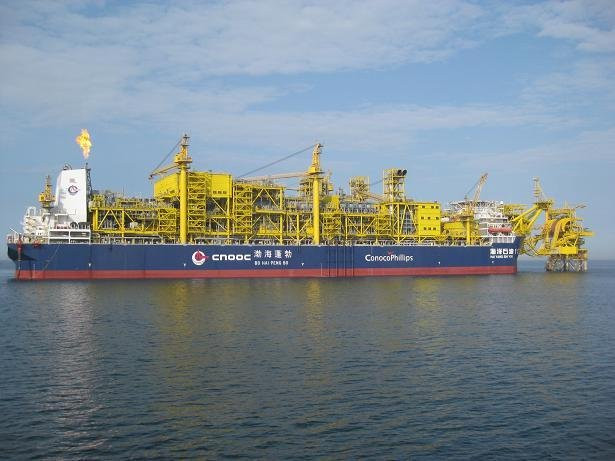 Tàu "Dầu khí hải dương 117" của tập đoàn CNOOC đồ sộ như một nhà máy lọc dầu di động trên biển được điều ra biển Đông cùng dàn khoan 981 và một loạt tàu lớn khác Tàu "Dầu khí hải dương 117" của tập đoàn CNOOC đồ sộ như một nhà máy lọc dầu di động trên biển được điều ra biển Đông cùng dàn khoan 981 và một loạt tàu lớn khác