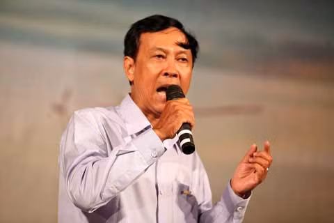 Nhà thơ – nhà báo Nguyễn Việt Chiến cũng là tác giả bài thơ "Tổ quốc nhìn từ biển" (Ảnh: Minh Chánh/Vietnamnet)