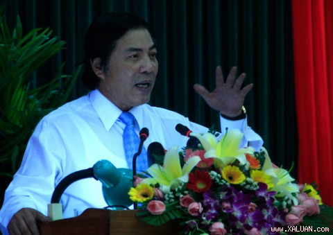 Sự quyết liệt cùng việc truy đến tận cùng của vấn đề đã khiến Bí thư Thành ủy Đà Nẵng Nguyễn Bá Thanh trở thành "hiện tượng" (Ảnh: Nguyễn Đông) Sự quyết liệt cùng việc truy đến tận cùng của vấn đề đã khiến Bí thư Thành ủy Đà Nẵng Nguyễn Bá Thanh trở thành "hiện tượng" (Ảnh: Nguyễn Đông)