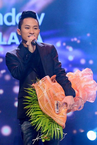 Ca sỹ Tùng Dương chia sẻ cảm xúc, suy nghĩ khi nhận giải thưởng BHYT của năm Ca sỹ Tùng Dương chia sẻ cảm xúc, suy nghĩ khi nhận giải thưởng BHYT của năm