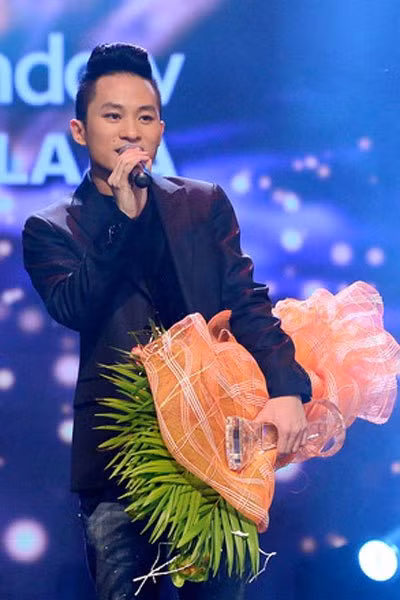 Ca sỹ Tùng Dương chia sẻ cảm xúc, suy nghĩ khi nhận giải thưởng BHYT của năm