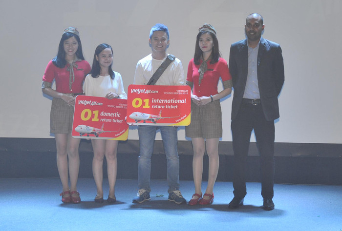 Tặng vé bay cho khách mời