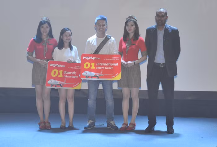 Tặng vé bay cho khách mời