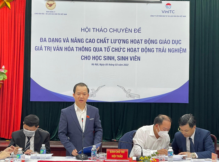 Phó Giáo sư, Tiến sĩ Bùi Hoài Sơn – Uỷ viên thường trực Uỷ ban Văn hoá, Giáo dục của Quốc hội cho rằng, bất cứ ai làm giáo dục cũng đều có mong muốn tốt đẹp là đưa các kiến thức bổ ích vào trong trường. Ảnh Trung Dũng
