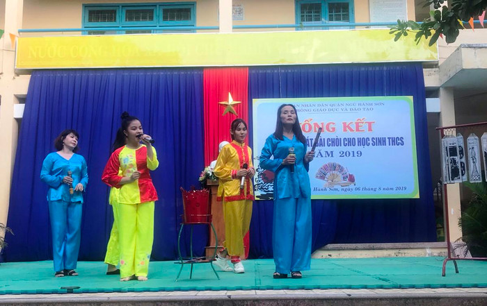 Học sinh Đà Nẵng hứng thú với các lớp học hô hát Bài chòi. Ảnh: NDV