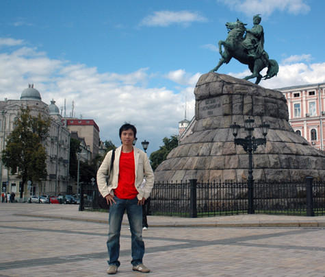 Nhà báo Dương Minh Việt (cựu sinh viên K42) (Ảnh Thu Hòe) Nhà báo Dương Minh Việt (cựu sinh viên K42) (Ảnh Thu Hòe)