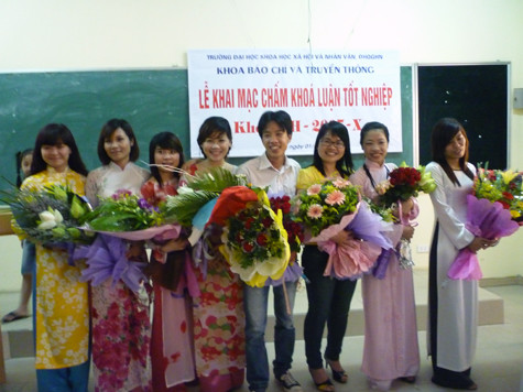 Mỗi năm, khoa Báo chí & Truyền thông cung cấp hằng trăm cử nhân báo chí cho các cơ quan báo chí thông tấn, công ty truyền thông trên cả nước. (Ảnh Thu Hòe) Mỗi năm, khoa Báo chí & Truyền thông cung cấp hằng trăm cử nhân báo chí cho các cơ quan báo chí thông tấn, công ty truyền thông trên cả nước. (Ảnh Thu Hòe)