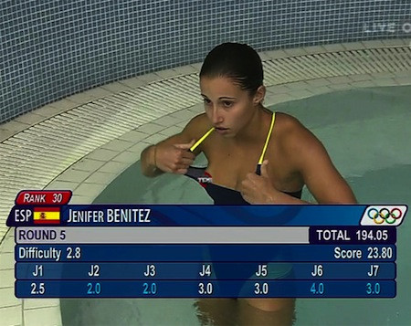 Vạch áo cho người xem... Vạch áo cho người xem...