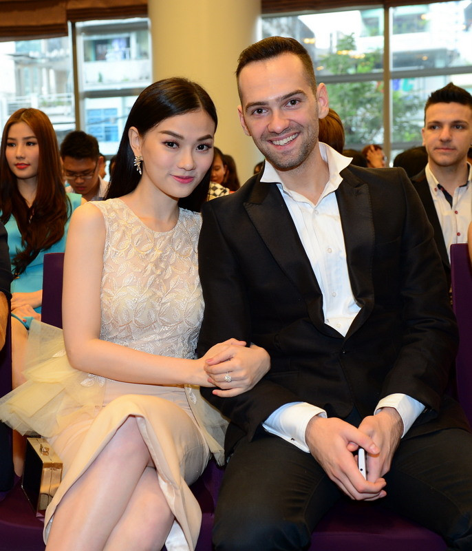 Thanh Thủy cùng bạn nhảy Daniel Thanh Thủy cùng bạn nhảy Daniel