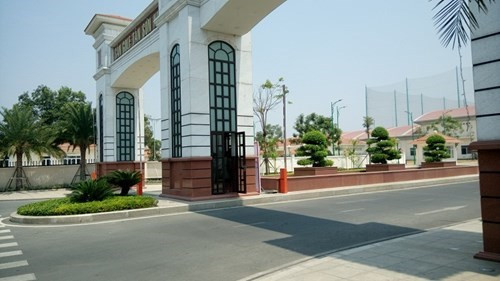 Theo Phó Giáo sư Nguyễn Thiện Tống, việc người đứng đầu Bộ Giao thông vận tải cho rằng phương án mở rộng sân bay Tân Sơn Nhất không khả thi vì muốn mở rộng phải thu hồi đất sân golf - ảnh TQ. Theo Phó Giáo sư Nguyễn Thiện Tống, việc người đứng đầu Bộ Giao thông vận tải cho rằng phương án mở rộng sân bay Tân Sơn Nhất không khả thi vì muốn mở rộng phải thu hồi đất sân golf - ảnh TQ.