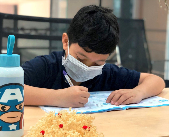 Học sinh trường Skyline Đà Nẵng học tập trực tuyến tại nhà trong mùa dịch Corona. Ảnh: AN Học sinh trường Skyline Đà Nẵng học tập trực tuyến tại nhà trong mùa dịch Corona. Ảnh: AN