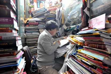 Căn phòng 6 mét vuông của GS. Sử học Lê Văn Lan (Ảnh Hoàng Hải) Căn phòng 6 mét vuông của GS. Sử học Lê Văn Lan (Ảnh Hoàng Hải)
