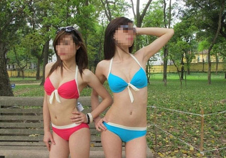 Bikini trong công viên! Bikini trong công viên!