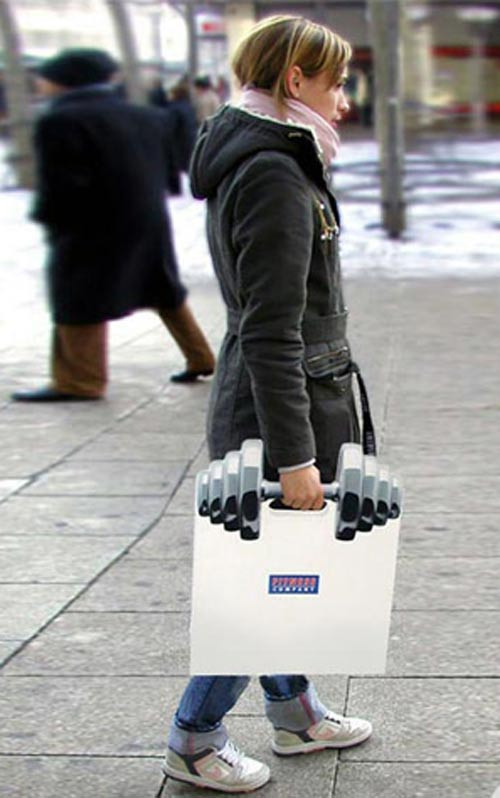 Bên cạnh đó một số cửa hàng cũng tung ra những chiêu quảng cáo cho phòng tập thể dục của mình ngộ nghĩnh như thế này.