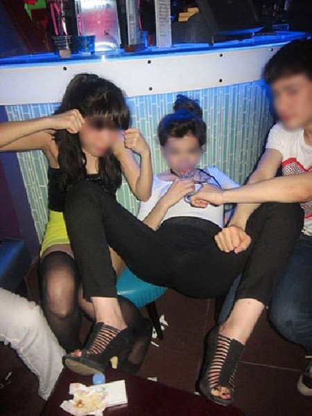 Nhậu tới bến nên thành ra thế này đây. Nhậu tới bến nên thành ra thế này đây.