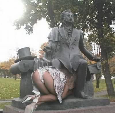 Chui vào đây tìm cái gì vậy ? Chui vào đây tìm cái gì vậy ?