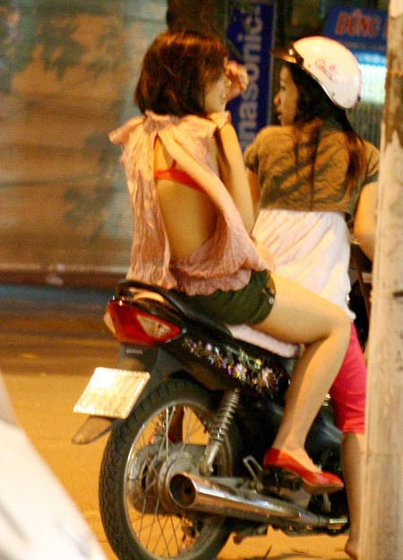 Phút sơ ý khi ra đường. Phút sơ ý khi ra đường.