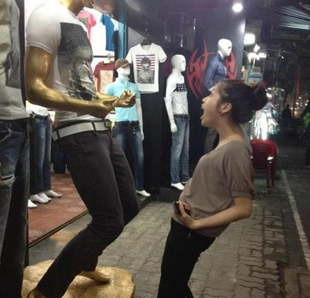 Dám thách thức với chị à! Dám thách thức với chị à!