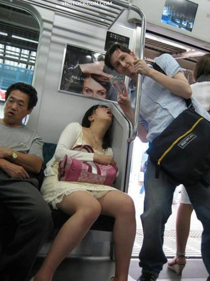 Tư thế ngủ cực kỳ "duyên dáng" Tư thế ngủ cực kỳ "duyên dáng"