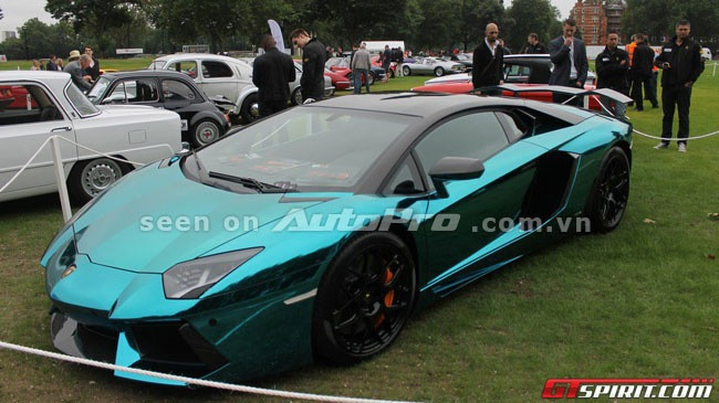 Về cơ bản, đây là siêu phẩm được phát triển dựa trên mẫu xế độ Lamborghini Aventador LP760-4 mà hãng Oakley Design từng giới thiệu hồi tháng 5 vừa qua. Như vậy, xe cũng được trang bị cánh gió đuôi bằng sợi carbon, cản va trước tái thiết kế và hốc gió sau cải tiến nhằm tăng cường quá trình làm mát động cơ V12, dung tích 6,5 lít mạnh mẽ. Về cơ bản, đây là siêu phẩm được phát triển dựa trên mẫu xế độ Lamborghini Aventador LP760-4 mà hãng Oakley Design từng giới thiệu hồi tháng 5 vừa qua. Như vậy, xe cũng được trang bị cánh gió đuôi bằng sợi carbon, cản va trước tái thiết kế và hốc gió sau cải tiến nhằm tăng cường quá trình làm mát động cơ V12, dung tích 6,5 lít mạnh mẽ.