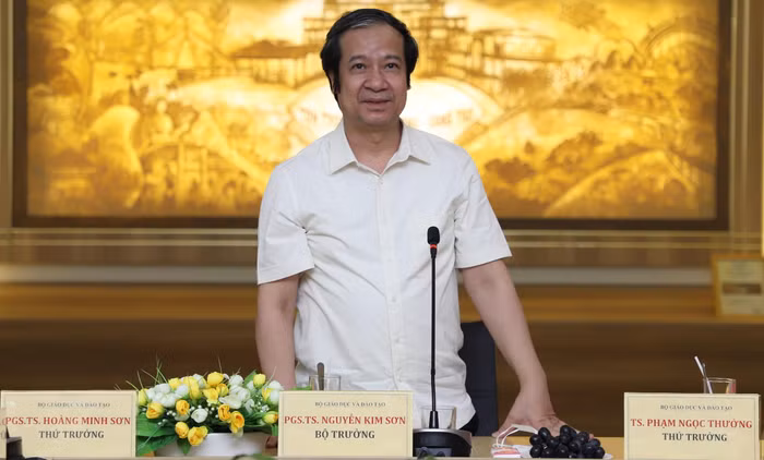 Bộ trưởng Nguyễn Kim Sơn làm việc với lãnh đạo, cán bộ, giảng viên Trường Đại học Sư phạm Đà Nẵng. Ảnh: AN