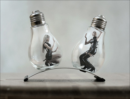 Chúng em sắc nước hương trời Cũng như bóng điện, sáng ngời xung quanh