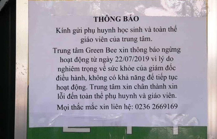 Trung tâm này chỉ dán một thông báo đơn giản bên tường khiến nhiều phụ huynh bức xúc. Ảnh: TT Trung tâm này chỉ dán một thông báo đơn giản bên tường khiến nhiều phụ huynh bức xúc. Ảnh: TT