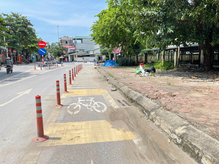 Chỉ dẫn phương tiện ưu tiên trong khu vực được thiết lập phân cách bằng trụ dẻo GDVN_15.jpg