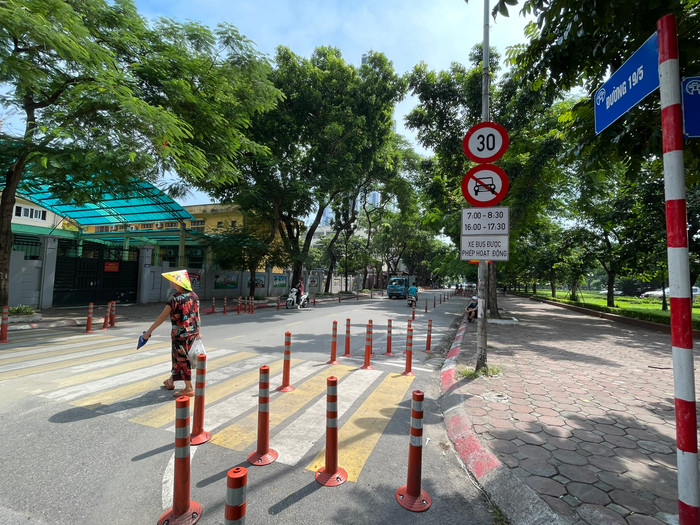 Có thể thấy khi áp dụng các giải pháp, việc giảm thiểu ùn tắc và nguy cơ va chạm giao thông khu vực trường học là điều dễ dàng nhận thấy. Ảnh: Trung Dũng GDVN_13.jpg