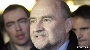 Đoàn thanh tra LHQ đến Iran hôm 20/2 dẫn đầu bởi Herman Nackaerts Đoàn thanh tra LHQ đến Iran hôm 20/2 dẫn đầu bởi Herman Nackaerts