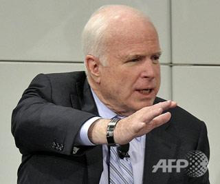 Thượng Nghị Sĩ John McCain Thượng Nghị Sĩ John McCain