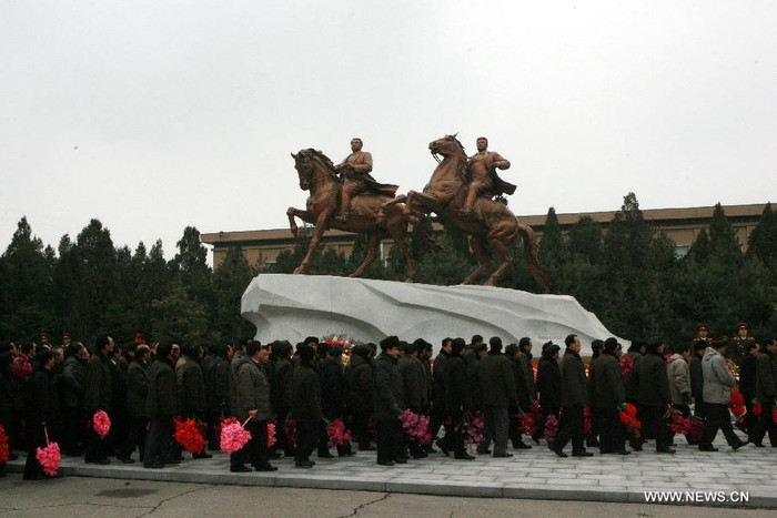 Khi còn sống, ông Kim Jong-il đã từ chối tạc tượng vì ông cho rằng "còn nhiều nhiệm vụ phải làm". Ảnh: Tân Hoa xã Khi còn sống, ông Kim Jong-il đã từ chối tạc tượng vì ông cho rằng "còn nhiều nhiệm vụ phải làm". Ảnh: Tân Hoa xã