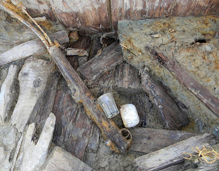 Một chiếc cốc và những khẩu súng đã tồn tại gần một thế kỷ qua. Một chiếc cốc và những khẩu súng đã tồn tại gần một thế kỷ qua.