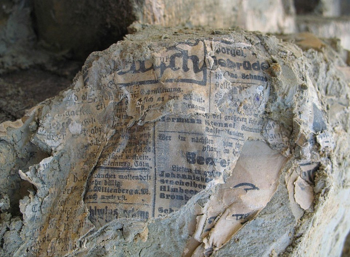 Một tờ báo Đức từ năm 1918 vẫn còn đọc được. Một tờ báo Đức từ năm 1918 vẫn còn đọc được.