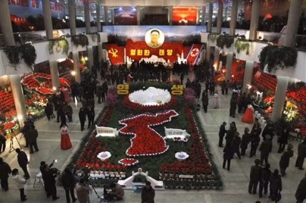 Triển lãm hoa Kimjongilia đã được tổ chức vào ngày này. Đây là loài hoa vốn là biểu tượng của ông Kim Jong-il.