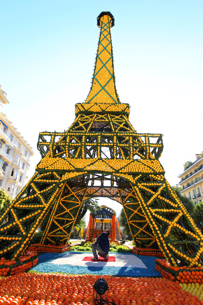 Mỗi năm, ban tổ chức lễ hội sẽ đưa ra một chủ đề và tác phẩm trưng bày trên đường phố sẽ được tạo hình theo các chủ đề đó. Mỗi năm, ban tổ chức lễ hội sẽ đưa ra một chủ đề và tác phẩm trưng bày trên đường phố sẽ được tạo hình theo các chủ đề đó.