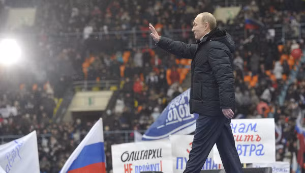 Thủ tướng Putin xuất hiện trong cuộc biểu tình ủng hộ ông.