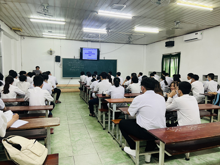 Học sinh Trường Trung cấp Bách khoa Thành phố Hồ Chí Minh (Ảnh: Website nhà trường). hinh_phat_dong2.png