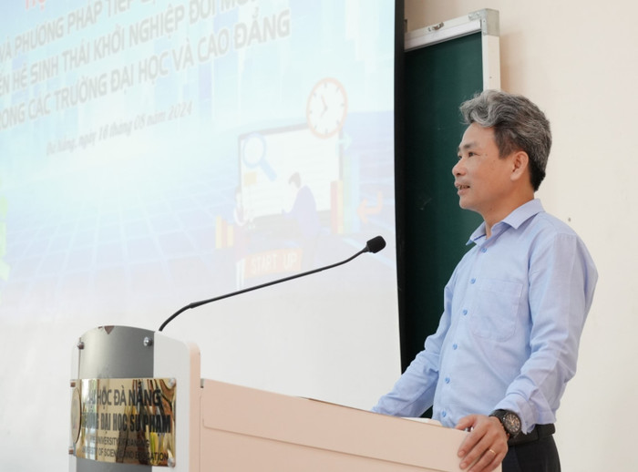 Phó Giáo sư, Tiến sĩ Võ Văn Minh - Hiệu trưởng Trường Đại học Sư phạm – Đại học Đà Nẵng phát biểu tại hội thảo. ued-ket-noi-nghiep-phat-trien-he-sinh-thai-khoi-nghiep-doi-moi-sang-tao_03.jpg