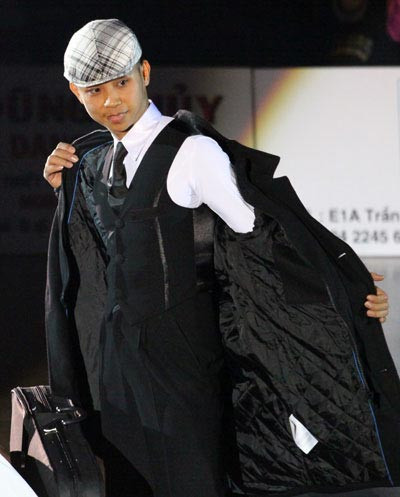 "Trời lạnh thế này, nhảy nhót gì cũng phải mặc áo cho ấm đã"