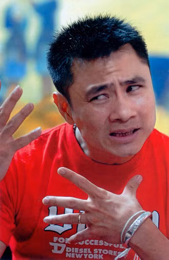 Chú nói to rõ ràng một lần nữa cho anh xem nào, đứa nào cắm xe của chú! To lên anh nghe không rõ! Chú nói to rõ ràng một lần nữa cho anh xem nào, đứa nào cắm xe của chú! To lên anh nghe không rõ!