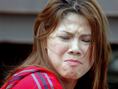 Đường hôm nay bụi mù mịt, làm xơ hết cả tóc rồi.